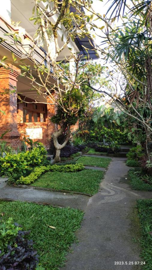 Yoga Homestay Ubud Екстер'єр фото